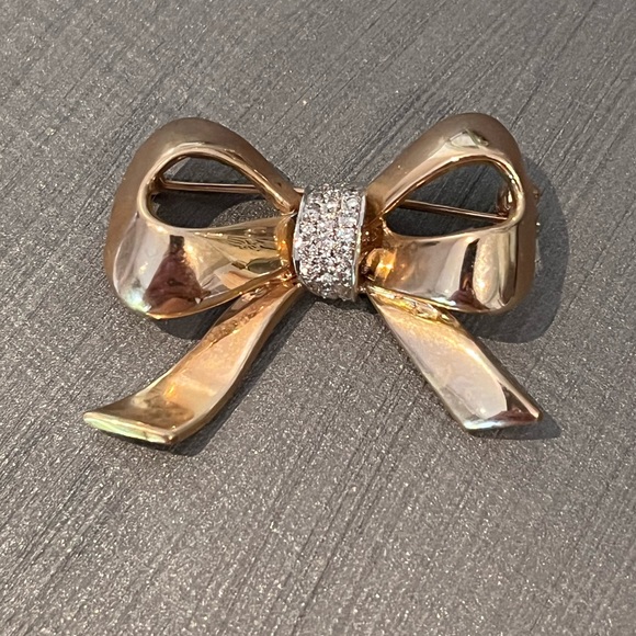 Gold Bow Brooch - Picture 2 of 4